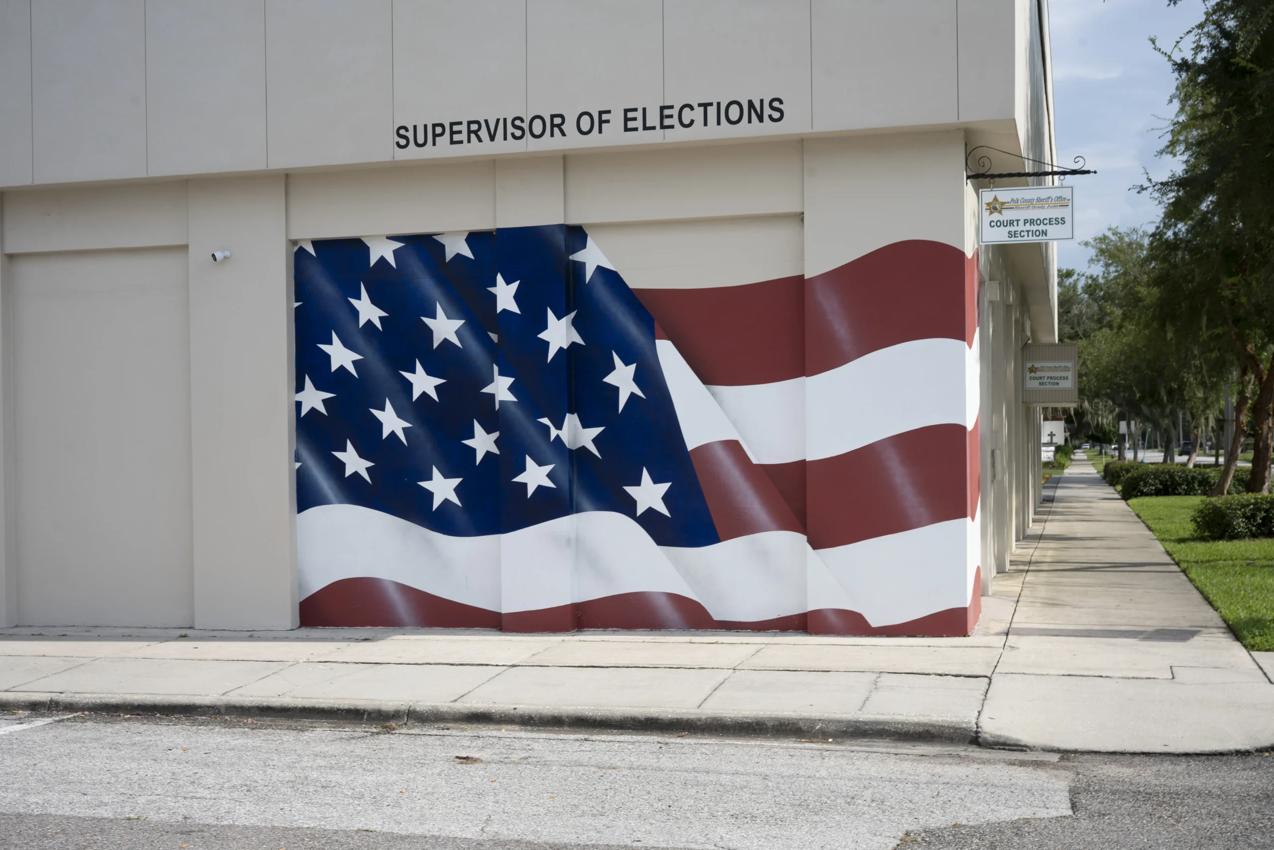 Close view of the American flag mural painted on the Supervisor of Elections building in Bartow
